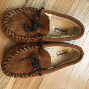 Minnetonka child size 1 moccasins.